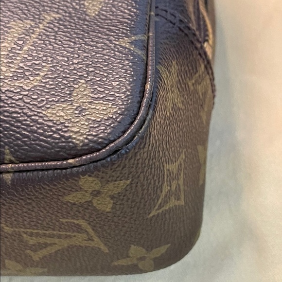 AUTHENTIC Louis Vuitton Trousse Pouch 23 Clutch - Picture 14 of 16